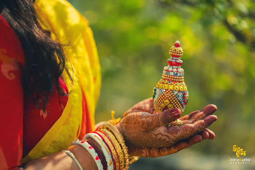 Holud (gaye holud) ceremony photography by ChitroKuthir Weddings, Bangladesh