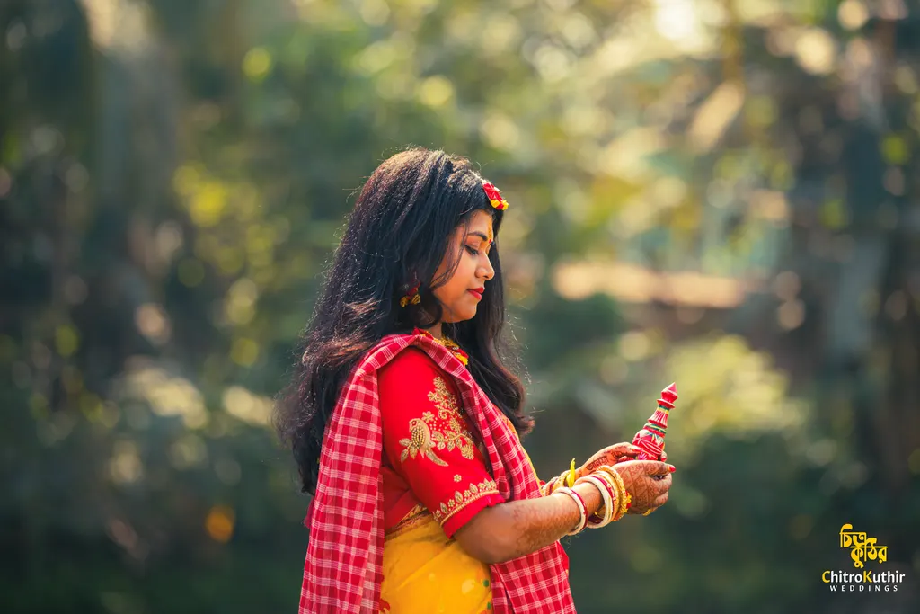 Holud (gaye holud) ceremony photography by ChitroKuthir Weddings, Bangladesh