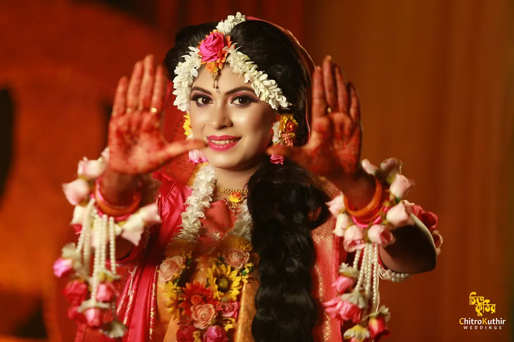 Holud (gaye holud) ceremony photography by ChitroKuthir Weddings, Bangladesh