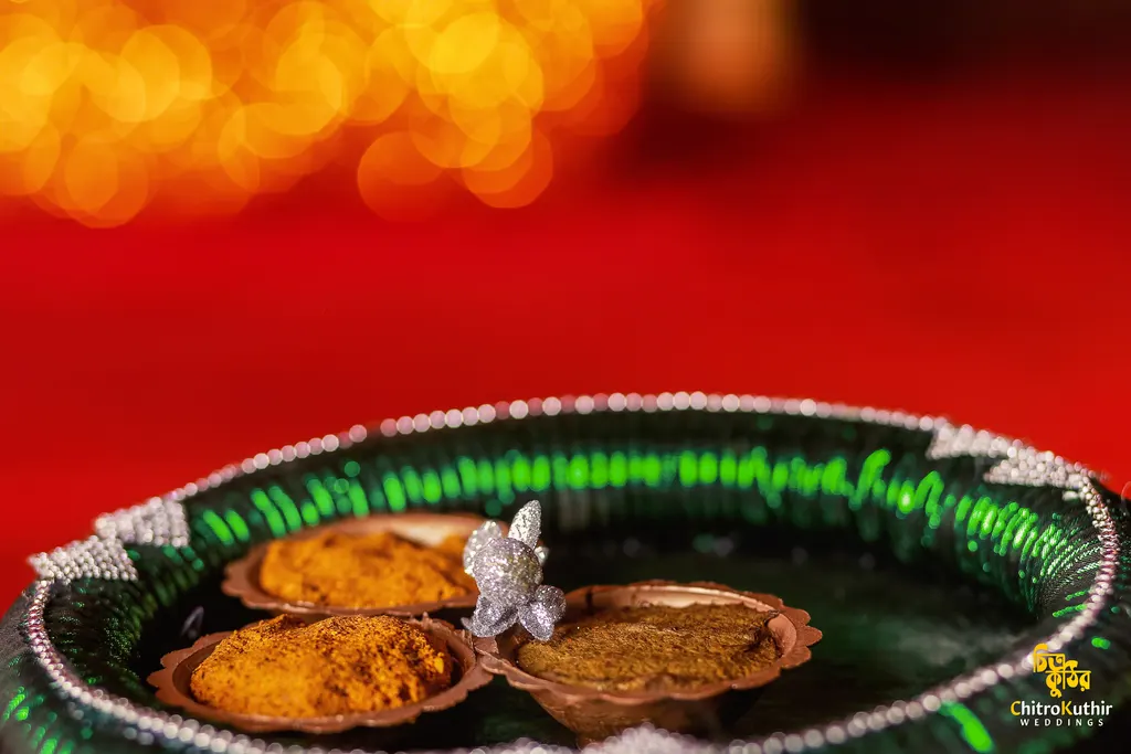 Holud (gaye holud) ceremony photography by ChitroKuthir Weddings, Bangladesh