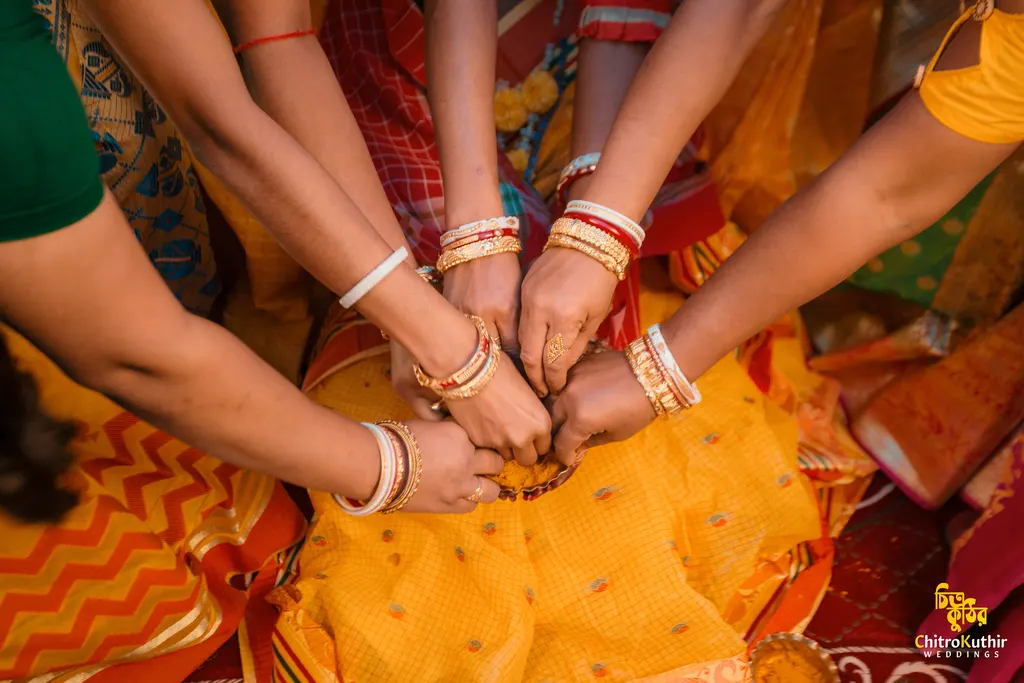 Holud (gaye holud) ceremony photography by ChitroKuthir Weddings, Bangladesh