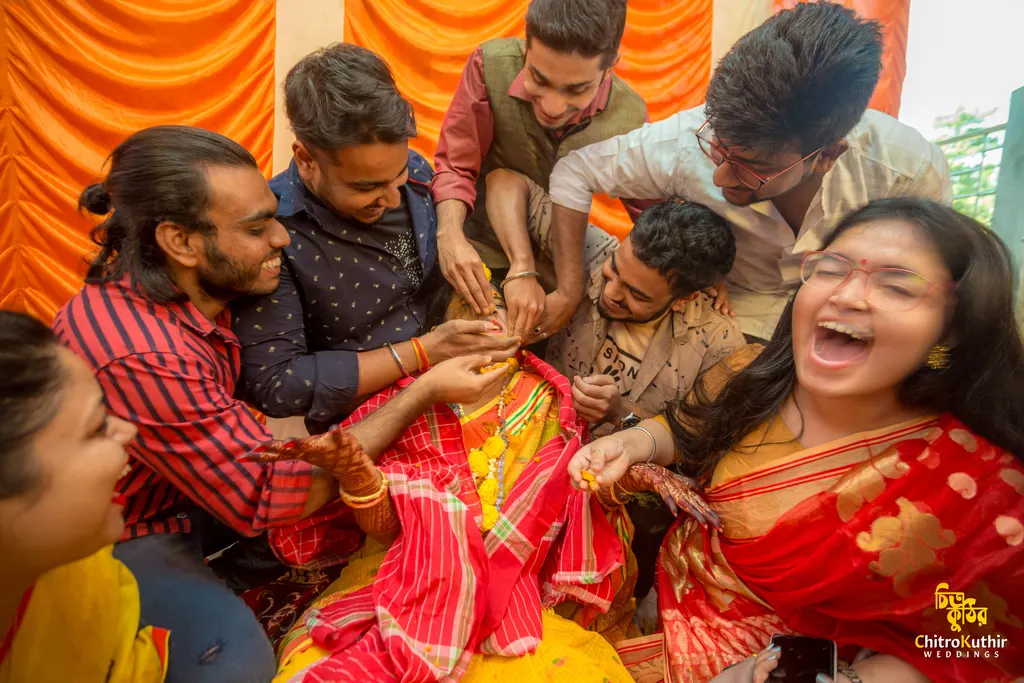 Holud (gaye holud) ceremony photography by ChitroKuthir Weddings, Bangladesh