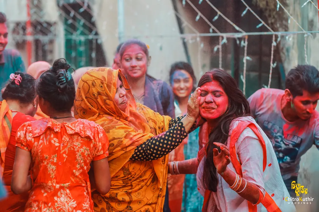 Holud (gaye holud) ceremony photography by ChitroKuthir Weddings, Bangladesh