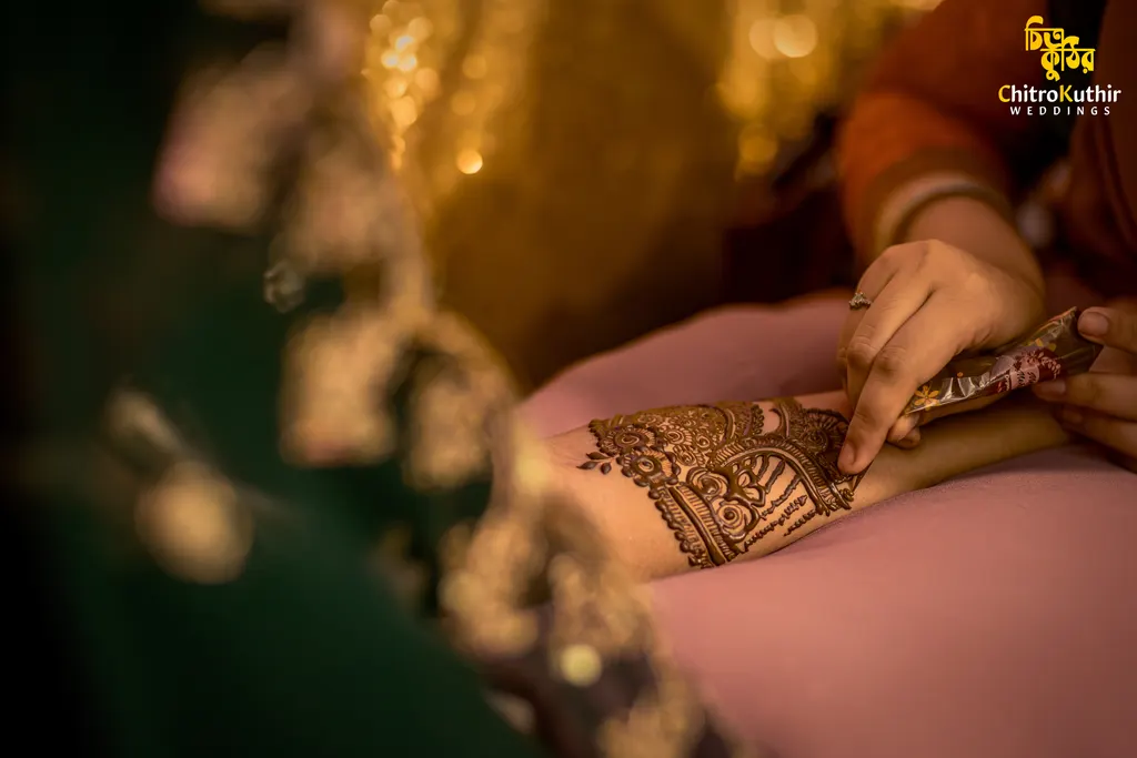 Mehendi ceremony photography by ChitroKuthir Weddings, Bangladesh