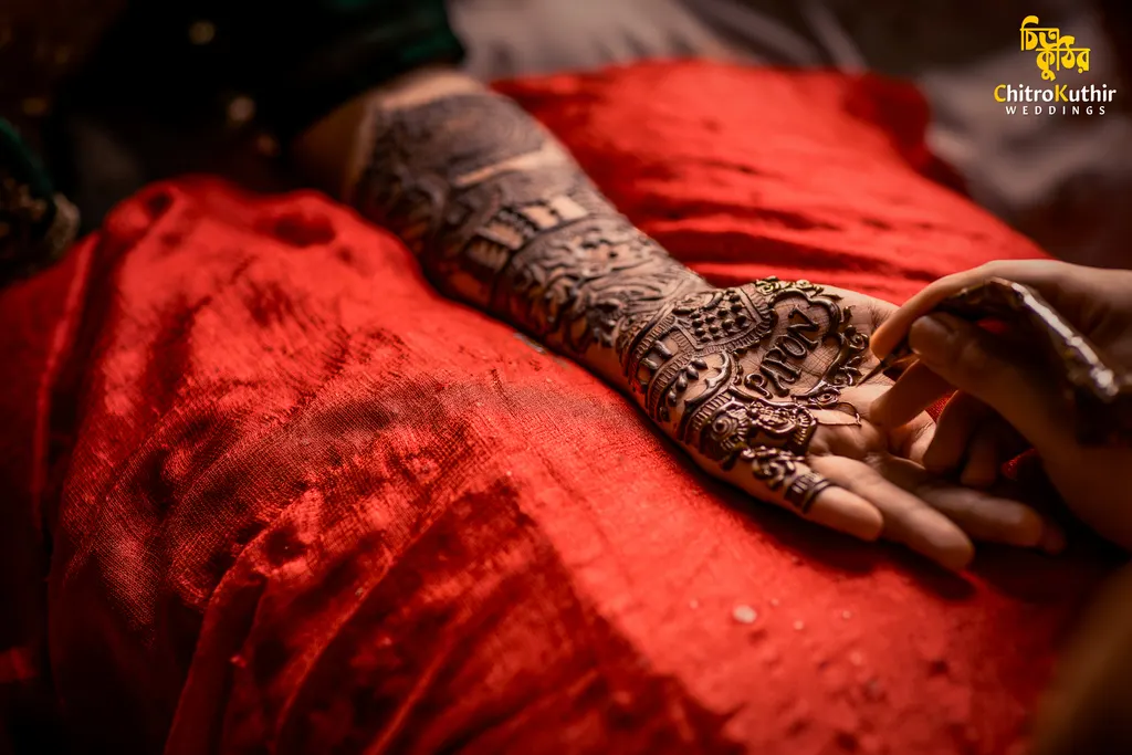 Mehendi ceremony photography by ChitroKuthir Weddings, Bangladesh