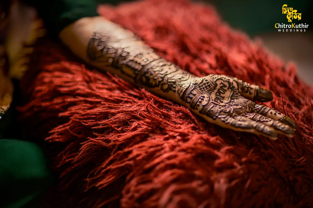 Mehendi ceremony photography by ChitroKuthir Weddings, Bangladesh