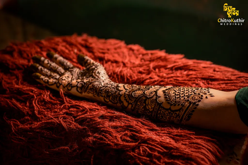 Mehendi ceremony photography by ChitroKuthir Weddings, Bangladesh