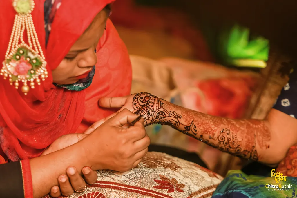 Mehendi ceremony photography by ChitroKuthir Weddings, Bangladesh